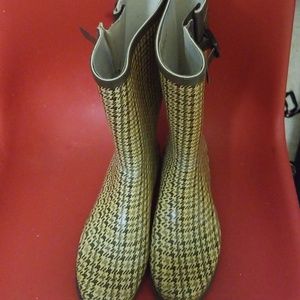 Rain boots